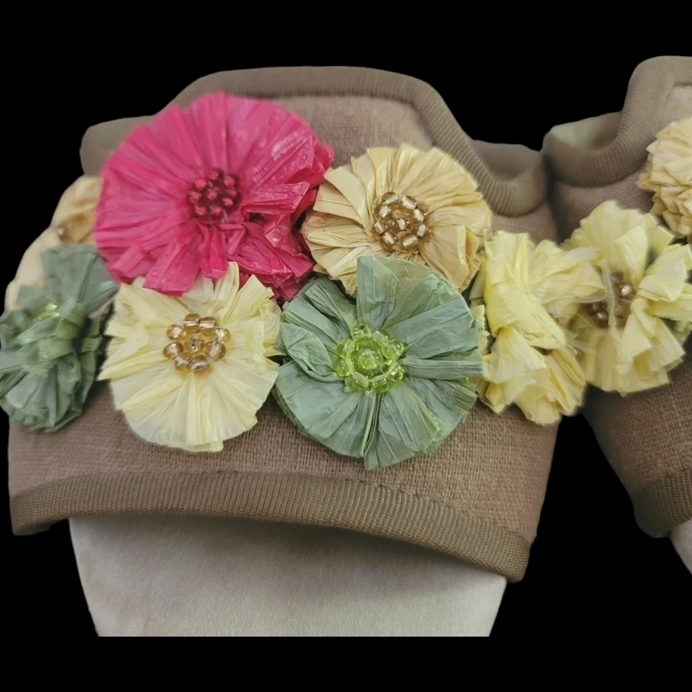 BIRDIES The Chickadee Raffie Floral Sandals